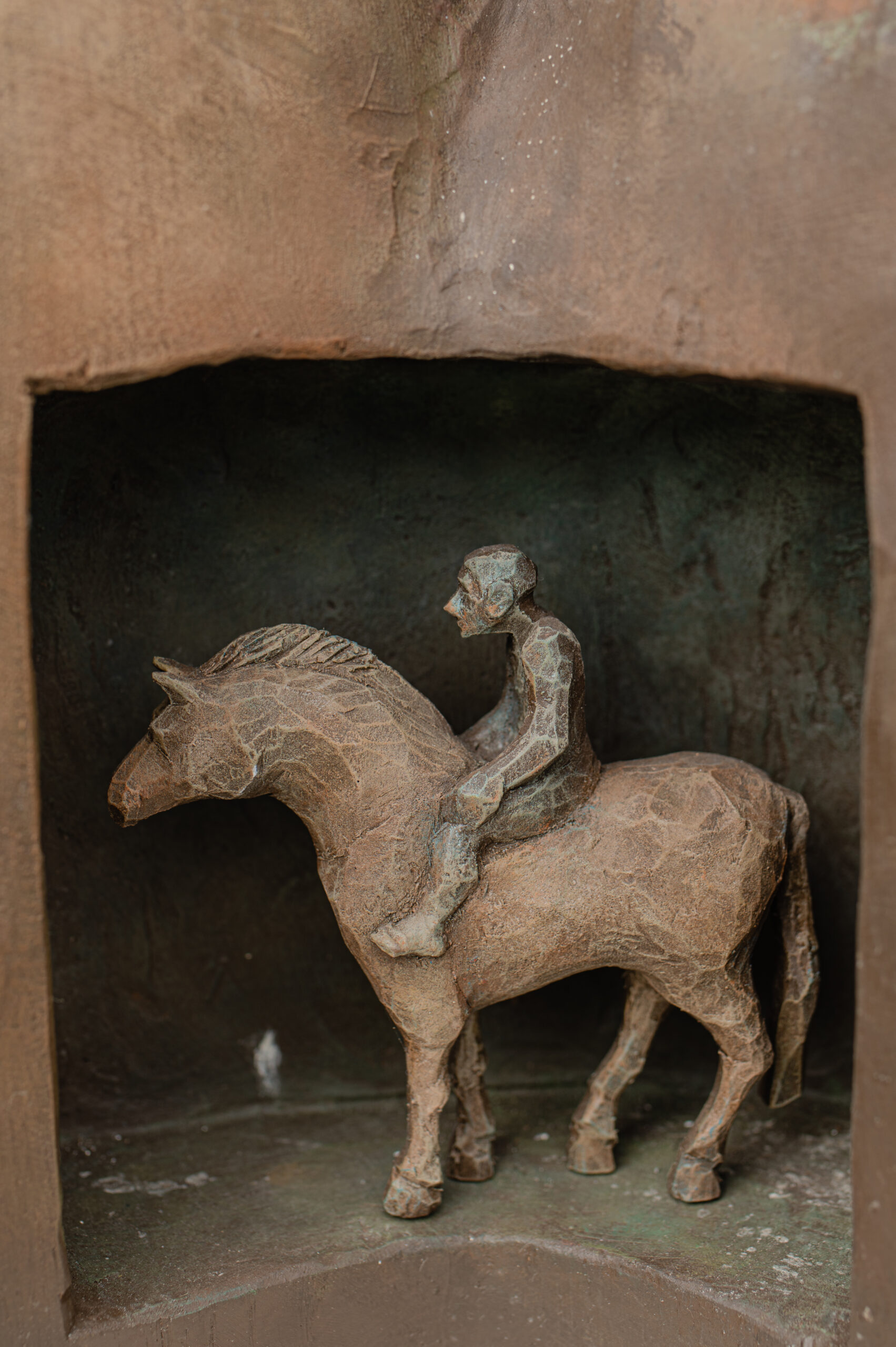Serie iconogramas, madera policromada pequeño formato, 2013